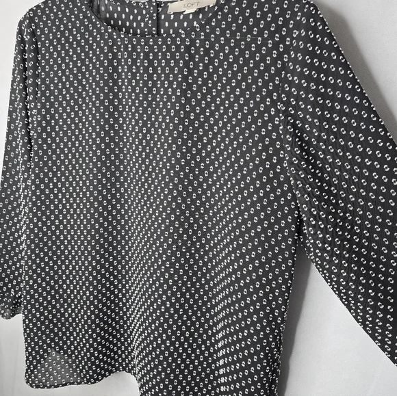 LOFT Blouse Black White Raised Dot 3/4 Sleeve Ruffle Cuffs Officewear M - Picture 4 of 13